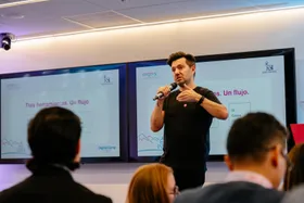 Ernesto Jara en una clase en Novo Nordisk
